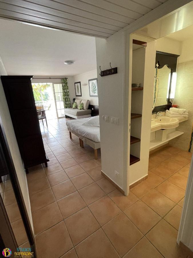 Anne: Beachfront Retreat With Ocean Views *
