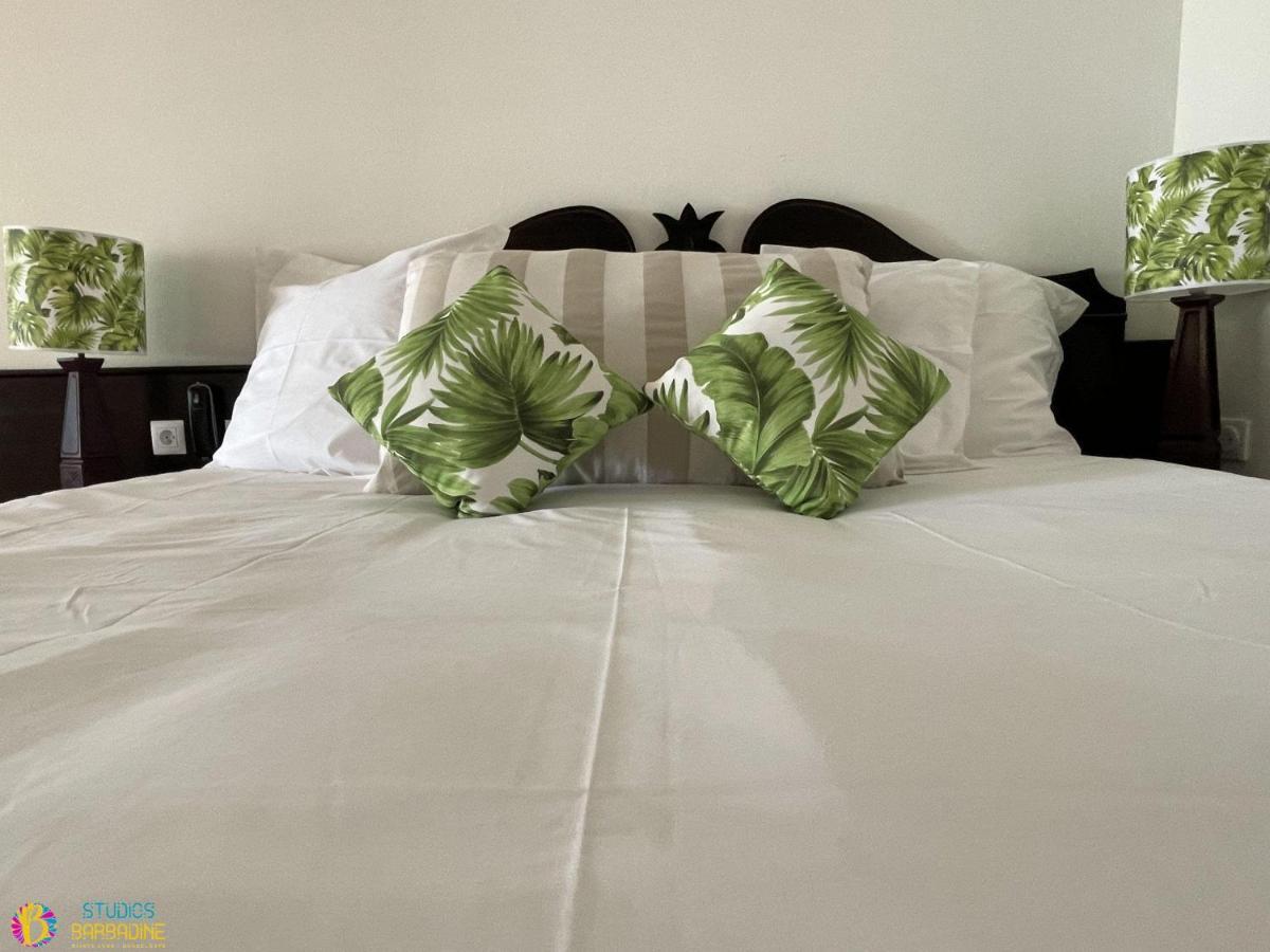 Anne: Beachfront Retreat With Ocean Views *