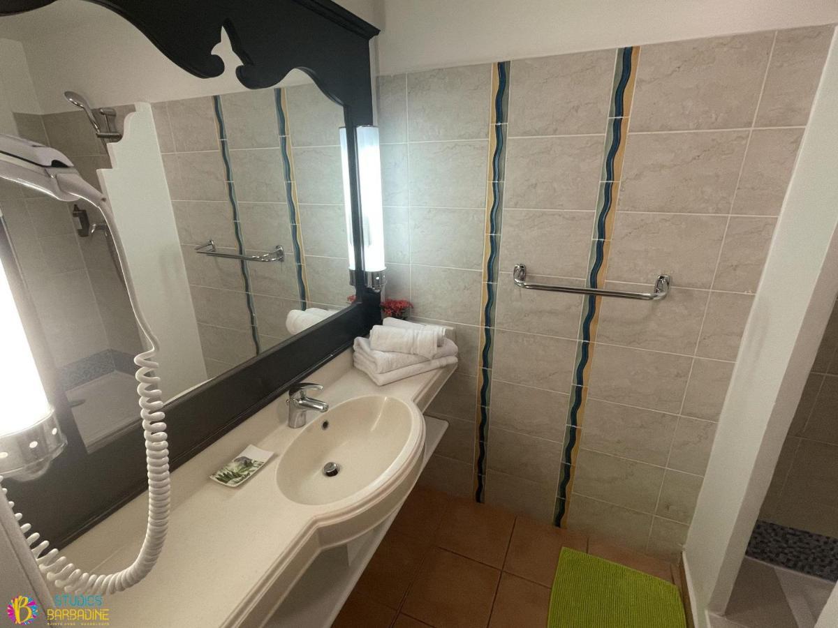 Anne Premiere Ligne Superbe Vue Plage Et Mer -aouara 1318 By Barbadine Appartement